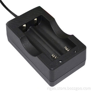 Favor AA battery charger with 4.2V DC output